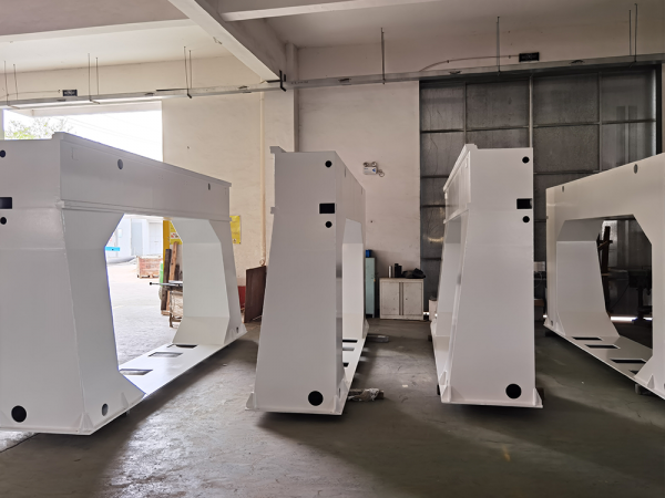 大型自动化装备机架焊接加工